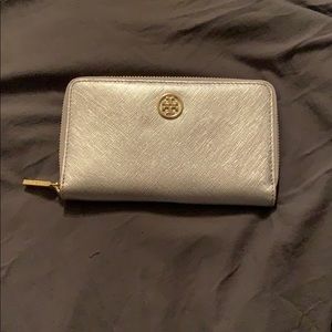 Tory Burch Robinson Metallic Continental Wallet
